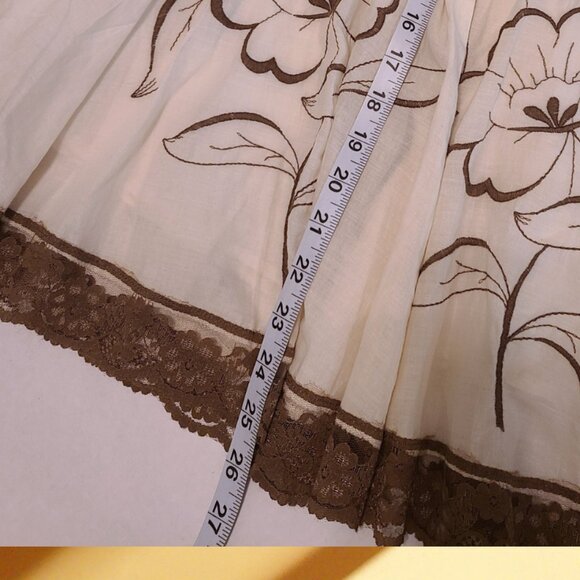 Vintage-Inspired Floral Embroidered Midi Skirt - Picture 10 of 11